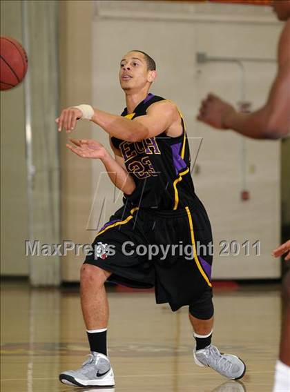 Thumbnail 3 in Oakland Tech vs. Eisenhower (Father Barry Christmas Classic) photogallery.