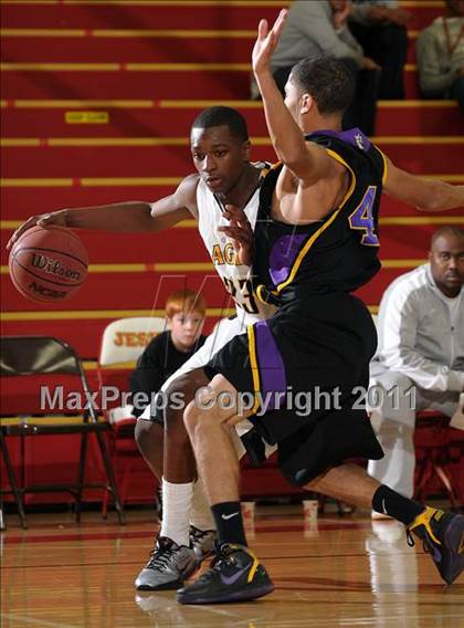 Thumbnail 2 in Oakland Tech vs. Eisenhower (Father Barry Christmas Classic) photogallery.