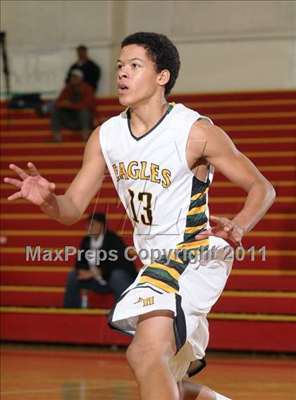 Thumbnail 3 in Oakland Tech vs. Eisenhower (Father Barry Christmas Classic) photogallery.