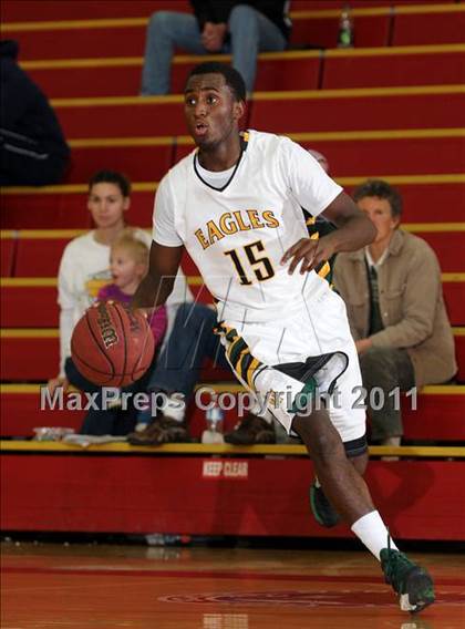 Thumbnail 2 in Oakland Tech vs. Eisenhower (Father Barry Christmas Classic) photogallery.