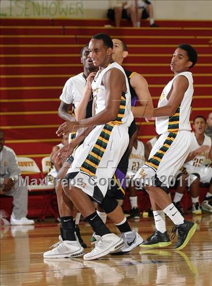 Thumbnail 3 in Oakland Tech vs. Eisenhower (Father Barry Christmas Classic) photogallery.