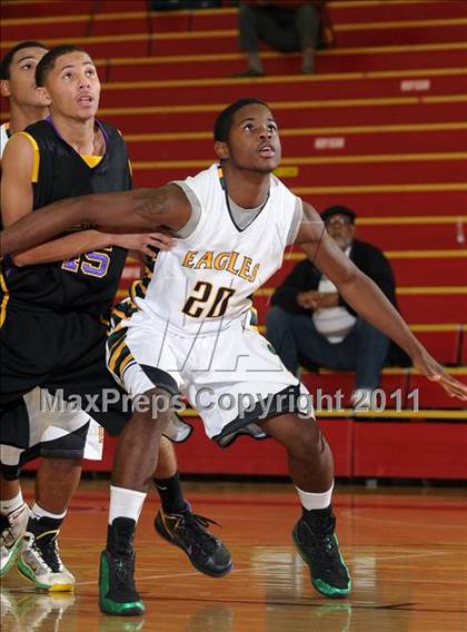 Thumbnail 1 in Oakland Tech vs. Eisenhower (Father Barry Christmas Classic) photogallery.