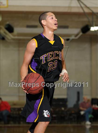 Thumbnail 2 in Oakland Tech vs. Eisenhower (Father Barry Christmas Classic) photogallery.