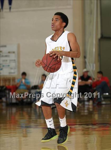 Thumbnail 3 in Oakland Tech vs. Eisenhower (Father Barry Christmas Classic) photogallery.
