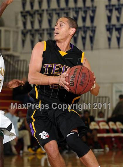 Thumbnail 1 in Oakland Tech vs. Eisenhower (Father Barry Christmas Classic) photogallery.