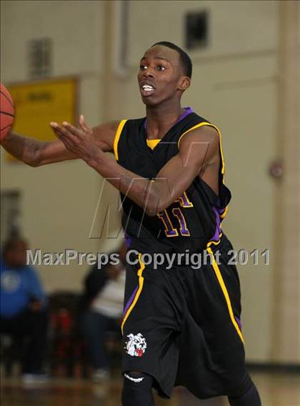 Thumbnail 3 in Oakland Tech vs. Eisenhower (Father Barry Christmas Classic) photogallery.