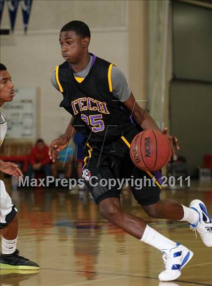 Thumbnail 2 in Oakland Tech vs. Eisenhower (Father Barry Christmas Classic) photogallery.