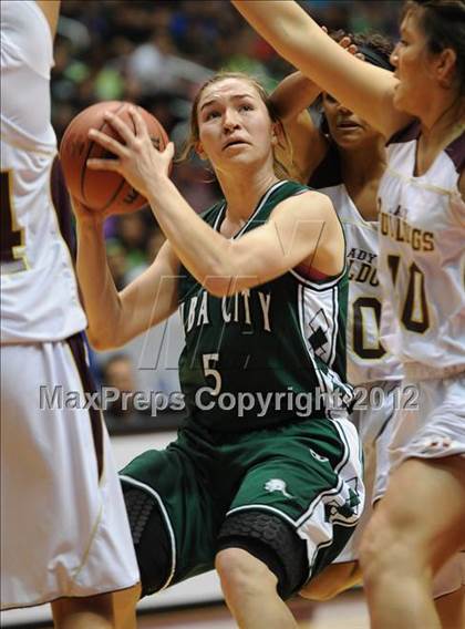 Thumbnail 1 in Winslow vs. Tuba City (AIA D3 Semifinals) photogallery.