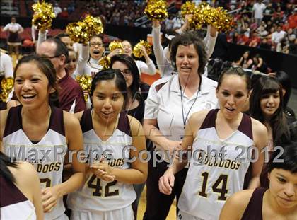 Thumbnail 1 in Winslow vs. Tuba City (AIA D3 Semifinals) photogallery.