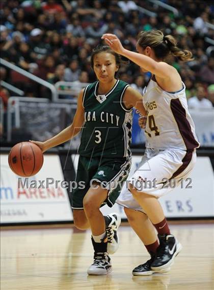 Thumbnail 1 in Winslow vs. Tuba City (AIA D3 Semifinals) photogallery.