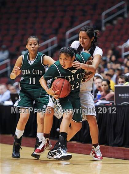Thumbnail 3 in Winslow vs. Tuba City (AIA D3 Semifinals) photogallery.