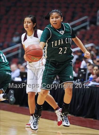 Thumbnail 1 in Winslow vs. Tuba City (AIA D3 Semifinals) photogallery.