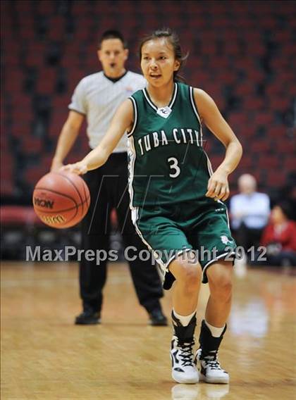 Thumbnail 3 in Winslow vs. Tuba City (AIA D3 Semifinals) photogallery.