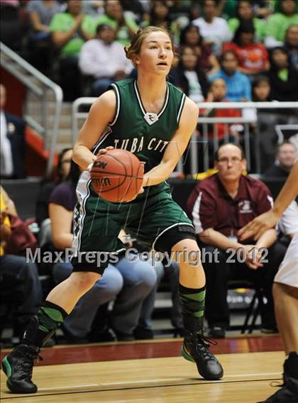 Thumbnail 1 in Winslow vs. Tuba City (AIA D3 Semifinals) photogallery.