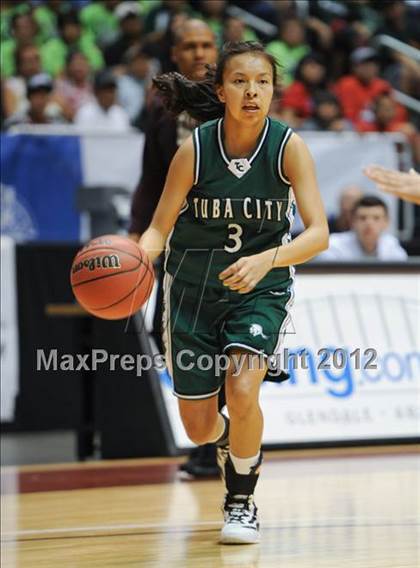 Thumbnail 3 in Winslow vs. Tuba City (AIA D3 Semifinals) photogallery.