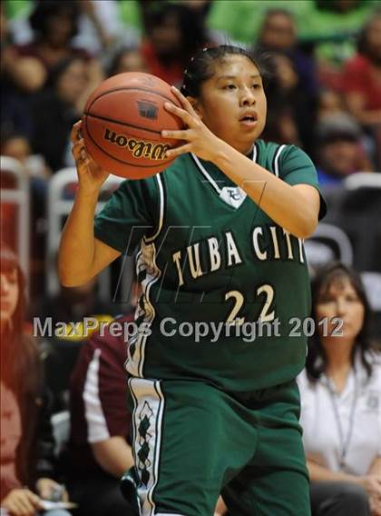 Thumbnail 3 in Winslow vs. Tuba City (AIA D3 Semifinals) photogallery.