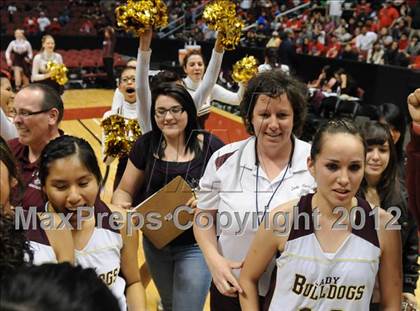 Thumbnail 3 in Winslow vs. Tuba City (AIA D3 Semifinals) photogallery.