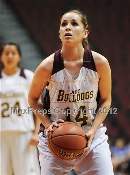 Thumbnail 1 in Winslow vs. Tuba City (AIA D3 Semifinals) photogallery.