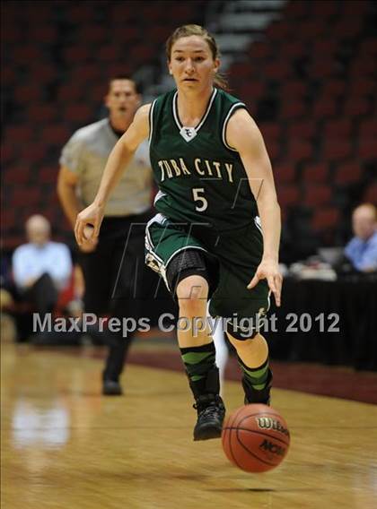 Thumbnail 2 in Winslow vs. Tuba City (AIA D3 Semifinals) photogallery.