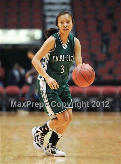 Thumbnail 2 in Winslow vs. Tuba City (AIA D3 Semifinals) photogallery.