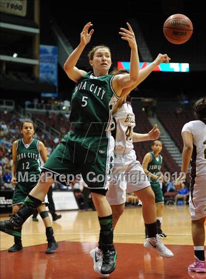 Thumbnail 2 in Winslow vs. Tuba City (AIA D3 Semifinals) photogallery.