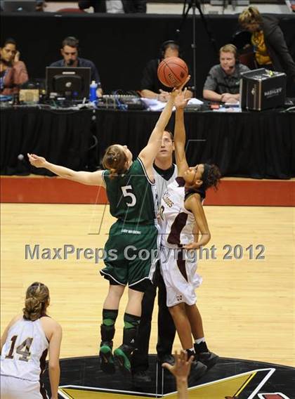 Thumbnail 1 in Winslow vs. Tuba City (AIA D3 Semifinals) photogallery.