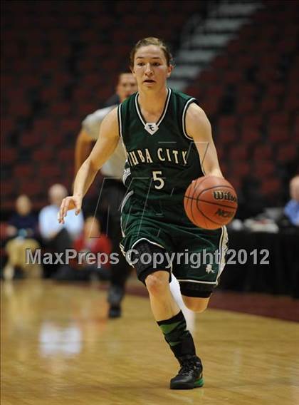Thumbnail 3 in Winslow vs. Tuba City (AIA D3 Semifinals) photogallery.