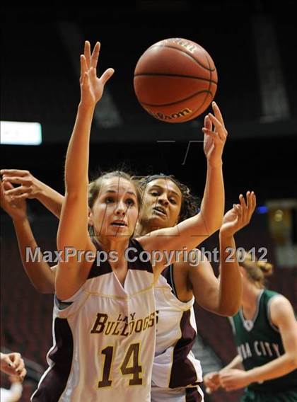 Thumbnail 1 in Winslow vs. Tuba City (AIA D3 Semifinals) photogallery.