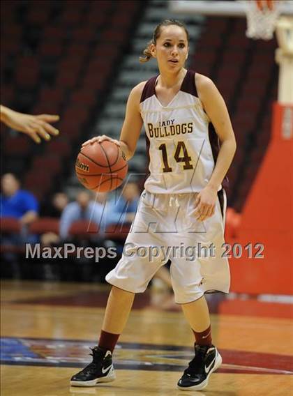 Thumbnail 3 in Winslow vs. Tuba City (AIA D3 Semifinals) photogallery.