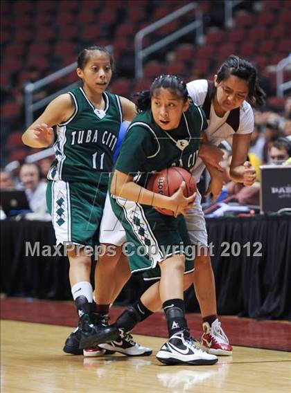 Thumbnail 2 in Winslow vs. Tuba City (AIA D3 Semifinals) photogallery.