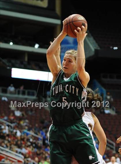 Thumbnail 1 in Winslow vs. Tuba City (AIA D3 Semifinals) photogallery.