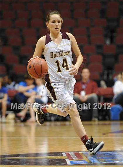 Thumbnail 3 in Winslow vs. Tuba City (AIA D3 Semifinals) photogallery.