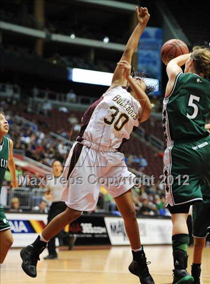 Thumbnail 2 in Winslow vs. Tuba City (AIA D3 Semifinals) photogallery.