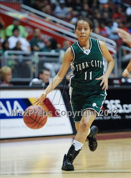 Thumbnail 1 in Winslow vs. Tuba City (AIA D3 Semifinals) photogallery.