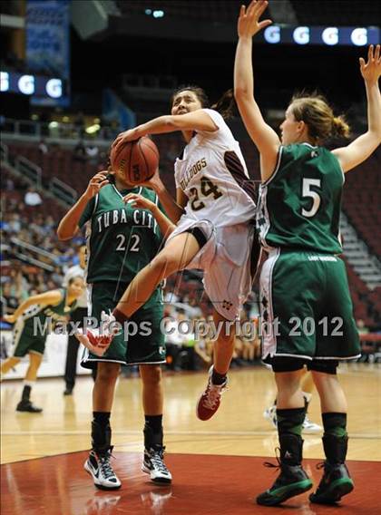 Thumbnail 3 in Winslow vs. Tuba City (AIA D3 Semifinals) photogallery.