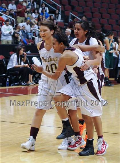 Thumbnail 1 in Winslow vs. Tuba City (AIA D3 Semifinals) photogallery.