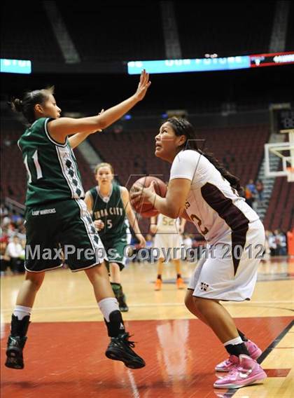 Thumbnail 2 in Winslow vs. Tuba City (AIA D3 Semifinals) photogallery.