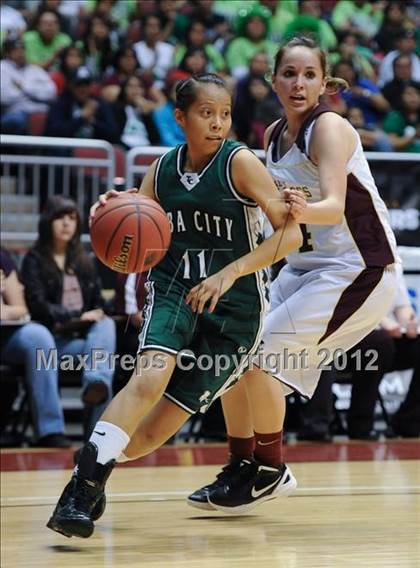 Thumbnail 3 in Winslow vs. Tuba City (AIA D3 Semifinals) photogallery.