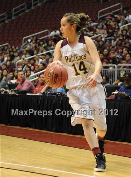 Thumbnail 3 in Winslow vs. Tuba City (AIA D3 Semifinals) photogallery.