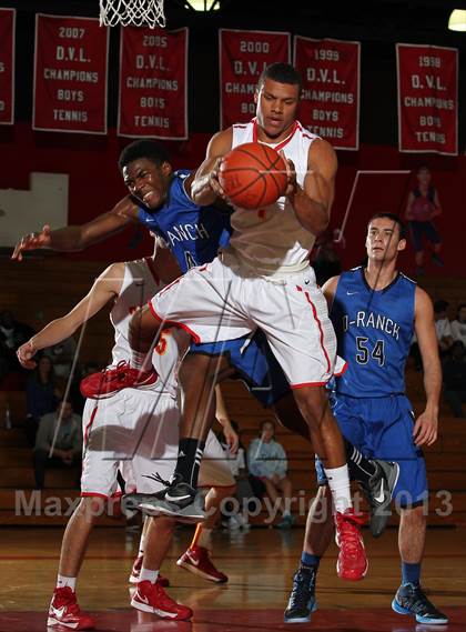 Thumbnail 3 in Diamond Ranch vs Mission Viejo (MaxPreps Holiday Classic) photogallery.