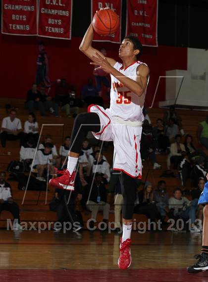 Thumbnail 1 in Diamond Ranch vs Mission Viejo (MaxPreps Holiday Classic) photogallery.