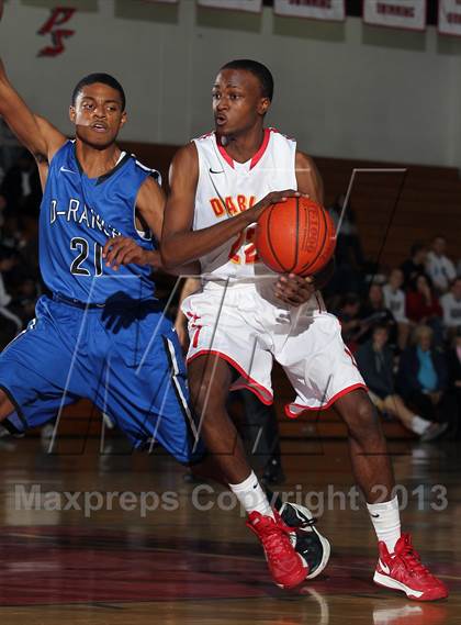 Thumbnail 2 in Diamond Ranch vs Mission Viejo (MaxPreps Holiday Classic) photogallery.