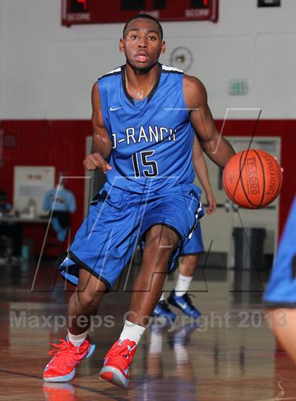 Thumbnail 2 in Diamond Ranch vs Mission Viejo (MaxPreps Holiday Classic) photogallery.