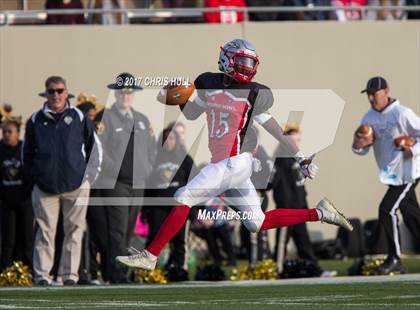 Thumbnail 2 in North Carolina vs. South Carolina (Shrine Bowl) photogallery.