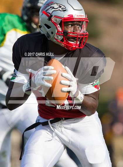 Thumbnail 2 in North Carolina vs. South Carolina (Shrine Bowl) photogallery.
