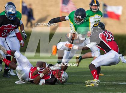 Thumbnail 3 in North Carolina vs. South Carolina (Shrine Bowl) photogallery.