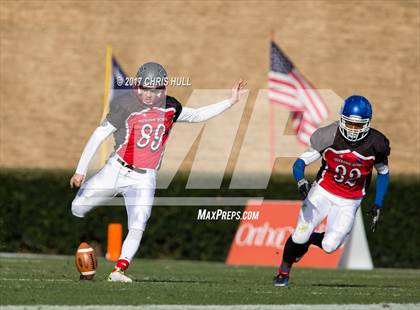 Thumbnail 1 in North Carolina vs. South Carolina (Shrine Bowl) photogallery.