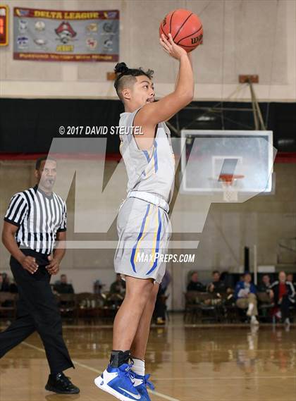 Thumbnail 2 in Newark Memorial vs. Folsom (Fr. Kelly Tribute) photogallery.