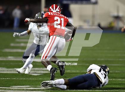 Thumbnail 3 in Mater Dei vs. St. John Bosco photogallery.