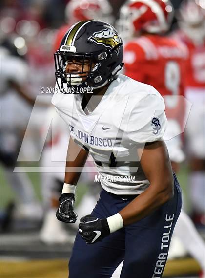 Thumbnail 2 in Mater Dei vs. St. John Bosco photogallery.